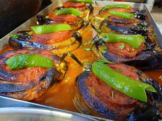 Karnıyarık & Salata görseli