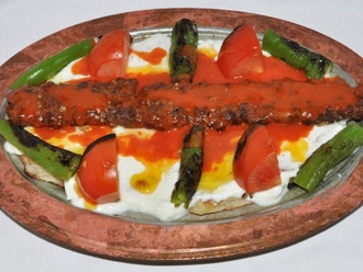 YOĞURTLU KEBAP görseli