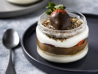 Kitkat Parçacıklı Çilekli Cup görseli