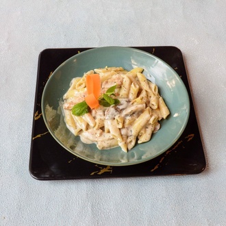 Köri Soslu Tavuklu Penne görseli