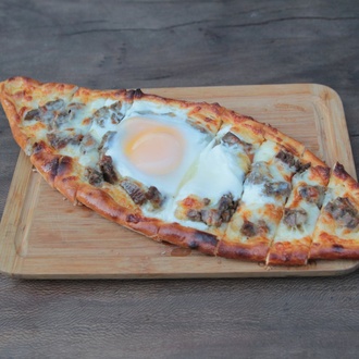 Kavurmalı Yumurtalı Pide görseli