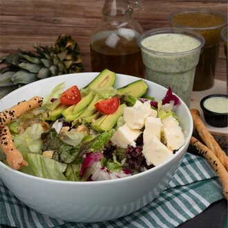 Tulum Peynirli Avokadolu Salad görseli