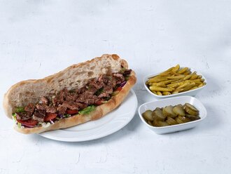 Somun Ekmek Arası Kuzu Şiş görseli