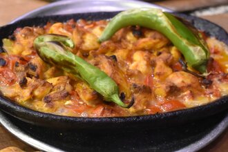 Kiremitte Kaşarlı Tavuk Sote görseli