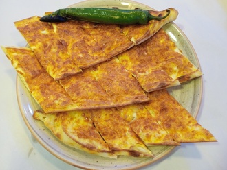 Kaşarlı Yumurtalı Pide görseli
