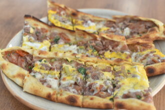 Kıymalı Kaşarlı Yumurtalı Pide görseli