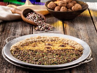 Yarı Fıstıkzade Yarı Cevizzade (Küçük Boy) görseli