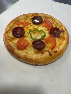 Sucuklu Kaşarlı Pizza (Mini) görseli