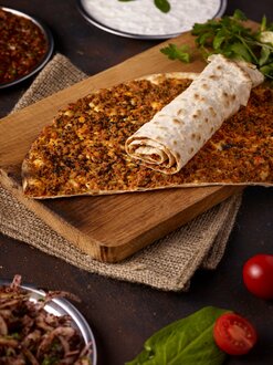 Lahmacun İçli Köfteli Menü görseli