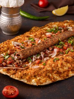 Lahmacun Arası Adana Kebap görseli
