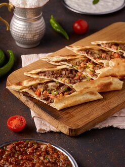 Kavurmalı Pide görseli