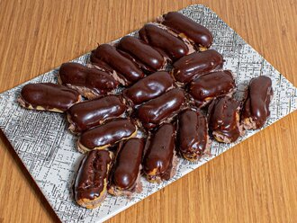 Ekler (İçi Siyah) (800 Gr.) (3-4 Kişilik) görseli