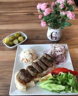 Anne Köftesi Servis görseli