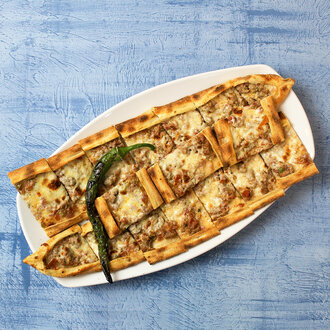 Kuşbaşılı Kaşarlı Pide görseli