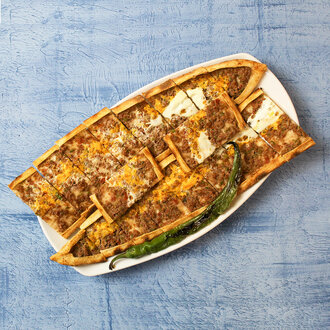 Kıymalı Yumurtalı Pide görseli