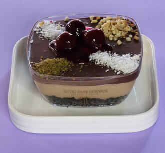 Vişneli Mousse Cake görseli