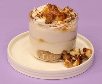 Krokanlı Karamelli Profiterol görseli