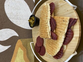 Atom Ekmkeği Sucuklu Tost görseli