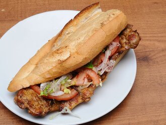 Yarım Ekmek Arası Izgara Tavuk görseli