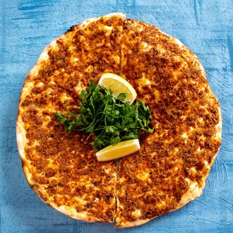 Lahmacun görseli
