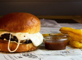 3 Peynirli Burger görseli