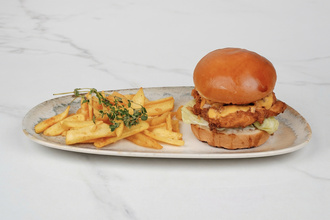 Crispy Chicken Burger görseli