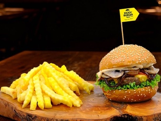 Garlic Mushroom Burger görseli