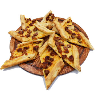 Sucuklu Yumurtalı Pide görseli