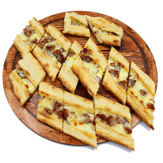 Sucuklu Pastırmalı Pide görseli