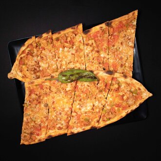Tavuklu Mantarlı Kaşarlı Pide görseli