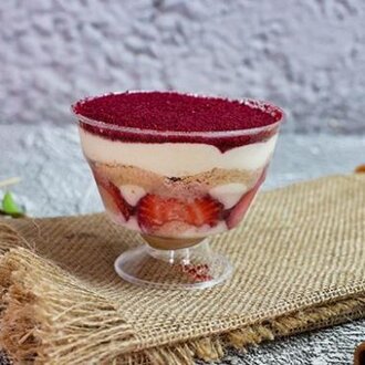 Çilekli Bisküvili Muhallebili Mag görseli