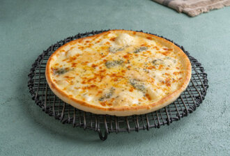 Dört Peynirli Pizza görseli