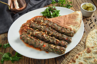 Kaşkaş Salçalı Kebap görseli