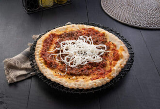 Sosisli Kaşarlı Muhammara Pide görseli