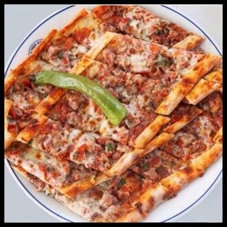 Kuşbaşılı Kaşarlı Pide görseli