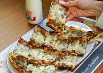Kuşbaşılı Kaşarlı Pide görseli