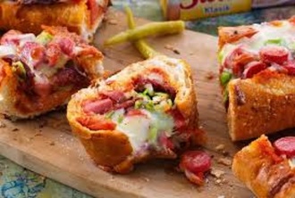 Sucuklu Sebzeli Kaşarlı Karadeniz Pidesi görseli