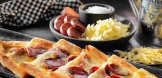 Sucuklu Yumurtalı Kaşarlı Pide görseli
