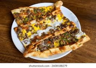 Kuşbaşılı Yumurtalı Pide görseli