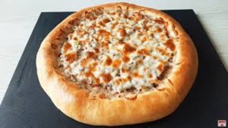 Yuvarlak Kıymalı Kaşarlı Pide görseli