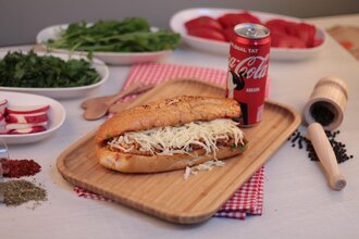 Somun Ekmek Arası Kaşarlı Tavuk Tantuni görseli