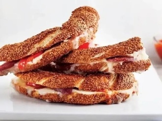 Sucuklu & Kaşarlı Simit Tost görseli