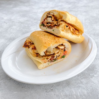 Ekmek Arası Kaşarlı Tavuk Döner görseli