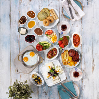 Alaçatı Çift Kişilik Serpme Kahvaltı görseli