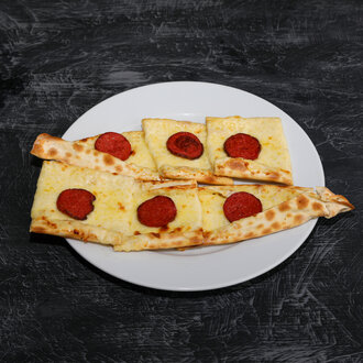 Kaşarlı Sucuklu Pide görseli