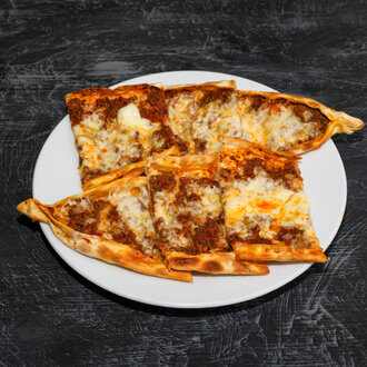 Kıymalı Kaşar Peynirli Pide görseli