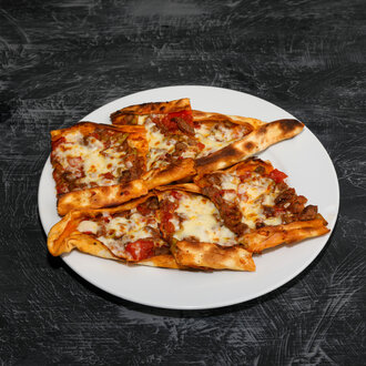 Kuşbaşı Kaşarlı Pide görseli