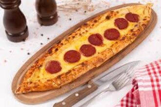 Kaşarlı Sucuklu Pide görseli
