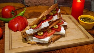 Ayvalık Süper Beyaz Peynirli Sucuklu Tost görseli