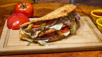 Ayvalık Süper Kavurmalı Kaşarlı Tost görseli